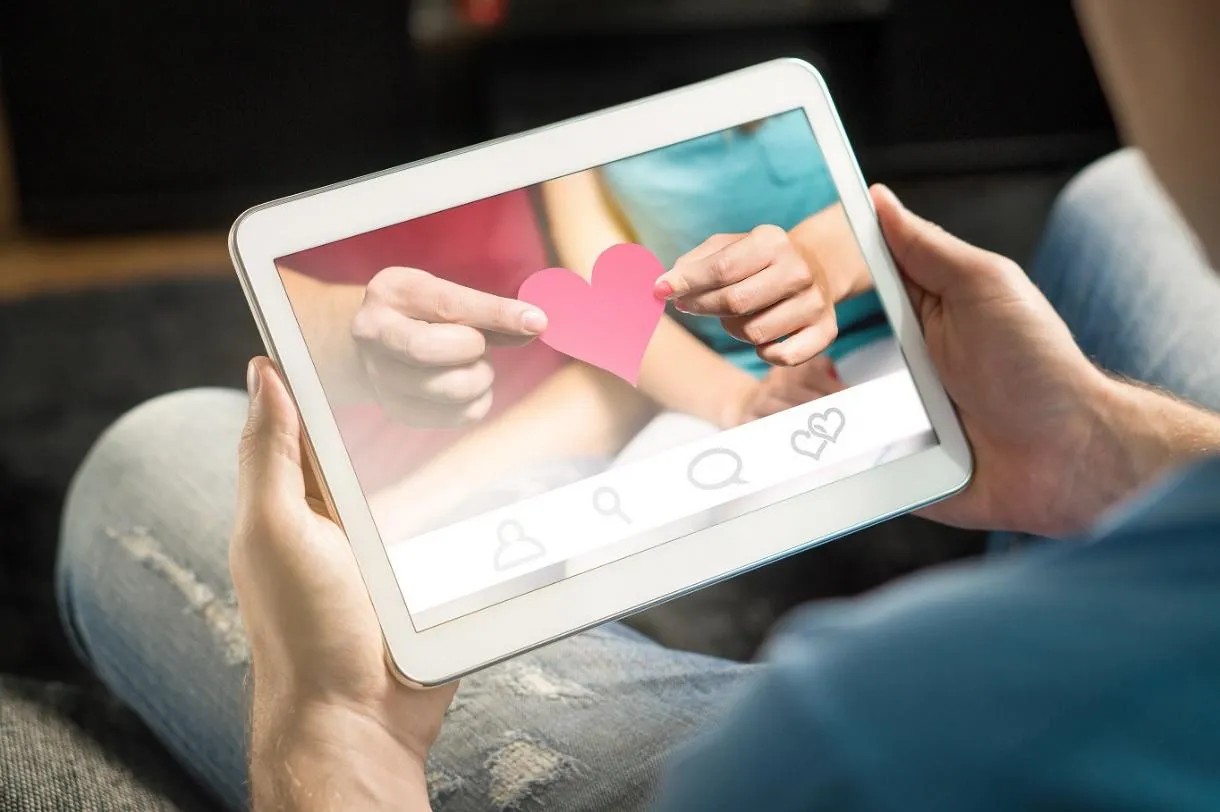 Internet a-t-il tué le hasard en amour ?