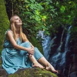 Qu'est-ce qu'un bain de forêt ? 4 façons de guérir avec la nature