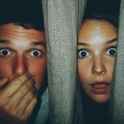 Les relations qui ne commencent jamais vraiment… et ne se terminent jamais non plus