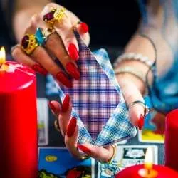 Taroscopie mai 2026 : prévisions complètes du tarot signe par signe