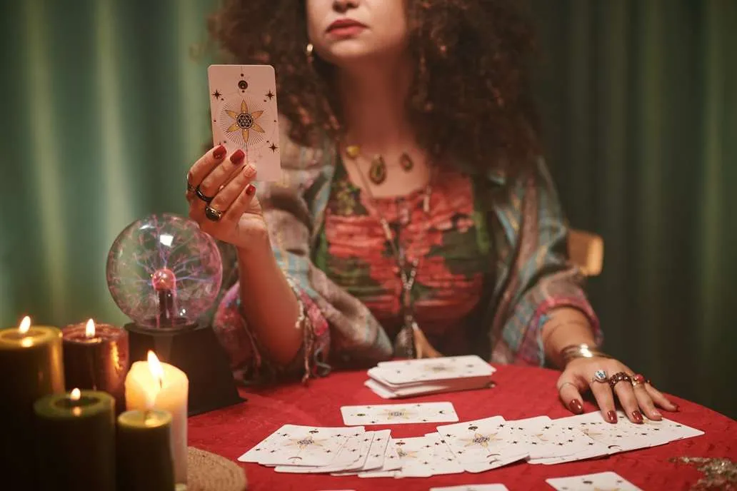 Taroscopie juillet 2026 : votre tarot du mois pour vivre l'été à plein